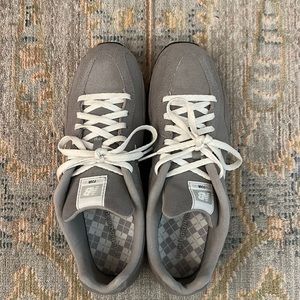 Like new women’s New Balance 442 sneakers in gray